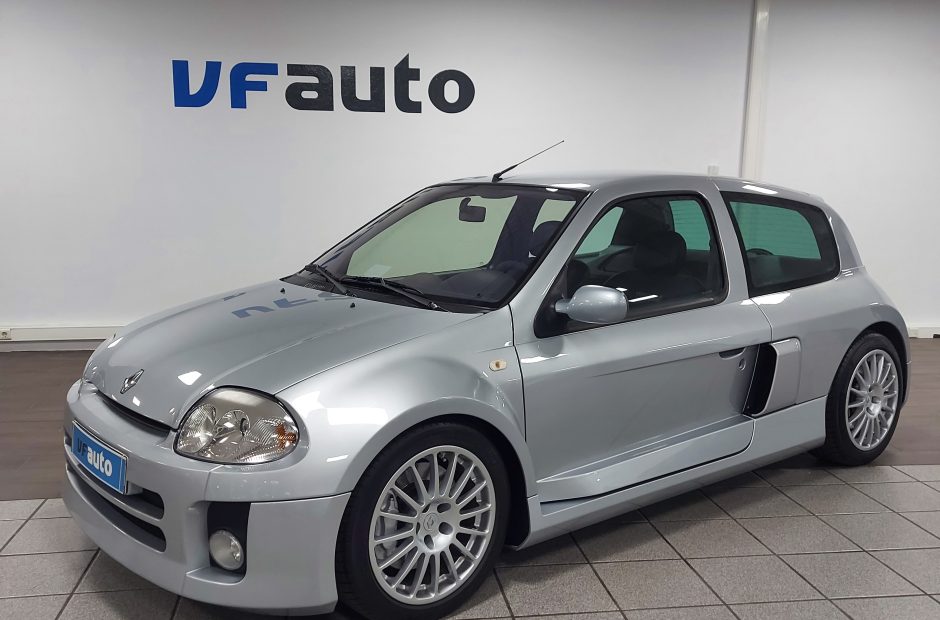 Renault Clio V6 3.0 Sport